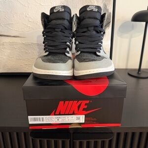 Air Jordan 1 Retro High OG - Size 9 - Black/Gray